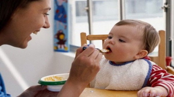 10  غذایی که نباید به کودک خود بدهید