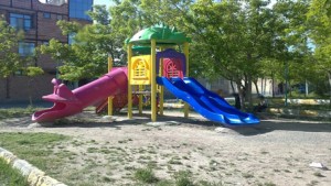 استفاده از تاب و پارک کودک