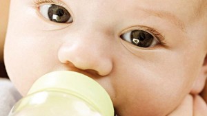 آغوز چیست و چرا تغذیه نوزاد با آغوز تاکید می شود ؟